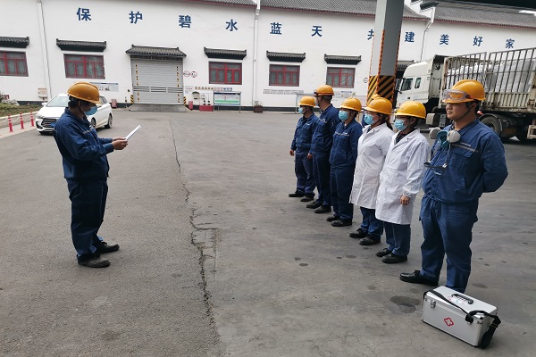 重庆海创组织开展化验员取样高处坠落应急演练