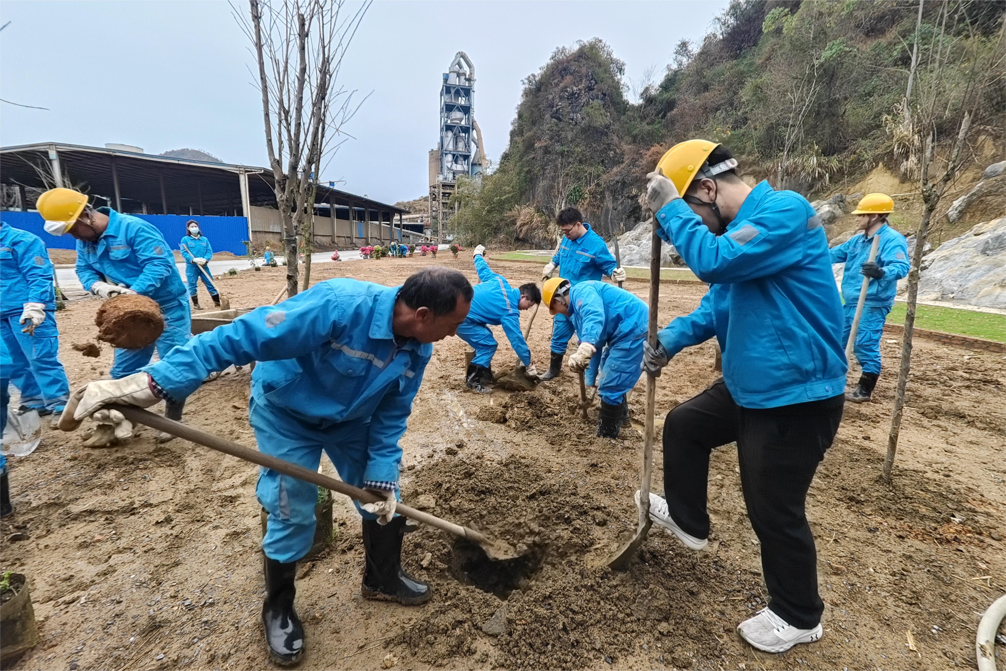 学习雷锋好榜样 植树增绿我先行——清远海螺环保开展厂区绿化美化植树活动