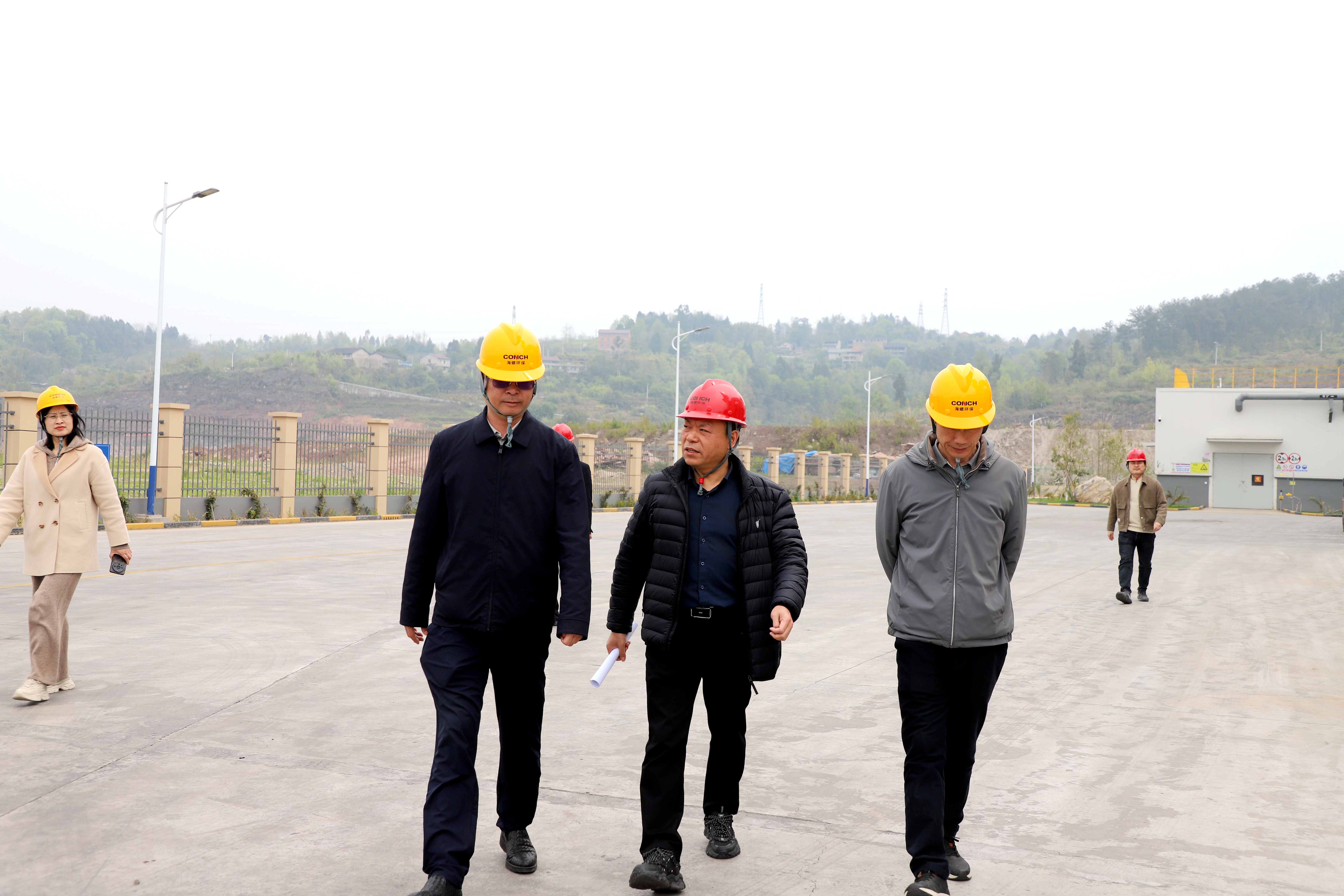 中石油西南油气田分公司到忠县海螺环保考察调研
