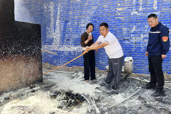 榆林环保紧急救援 成功扑灭突发火情